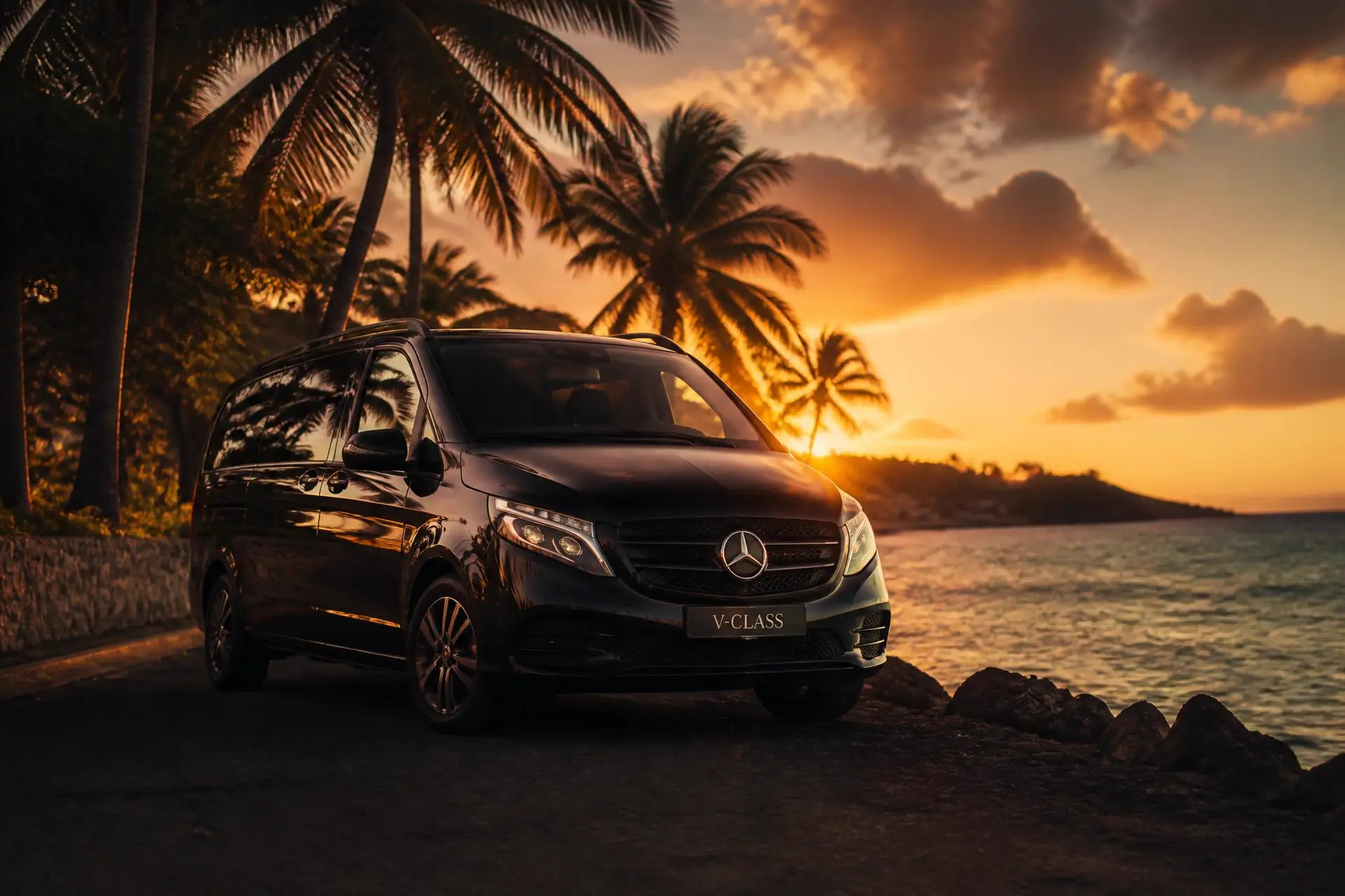 Taxi avec chauffeur en Guadeloupe : Mercedes Classe V TH Transport au coucher du soleil